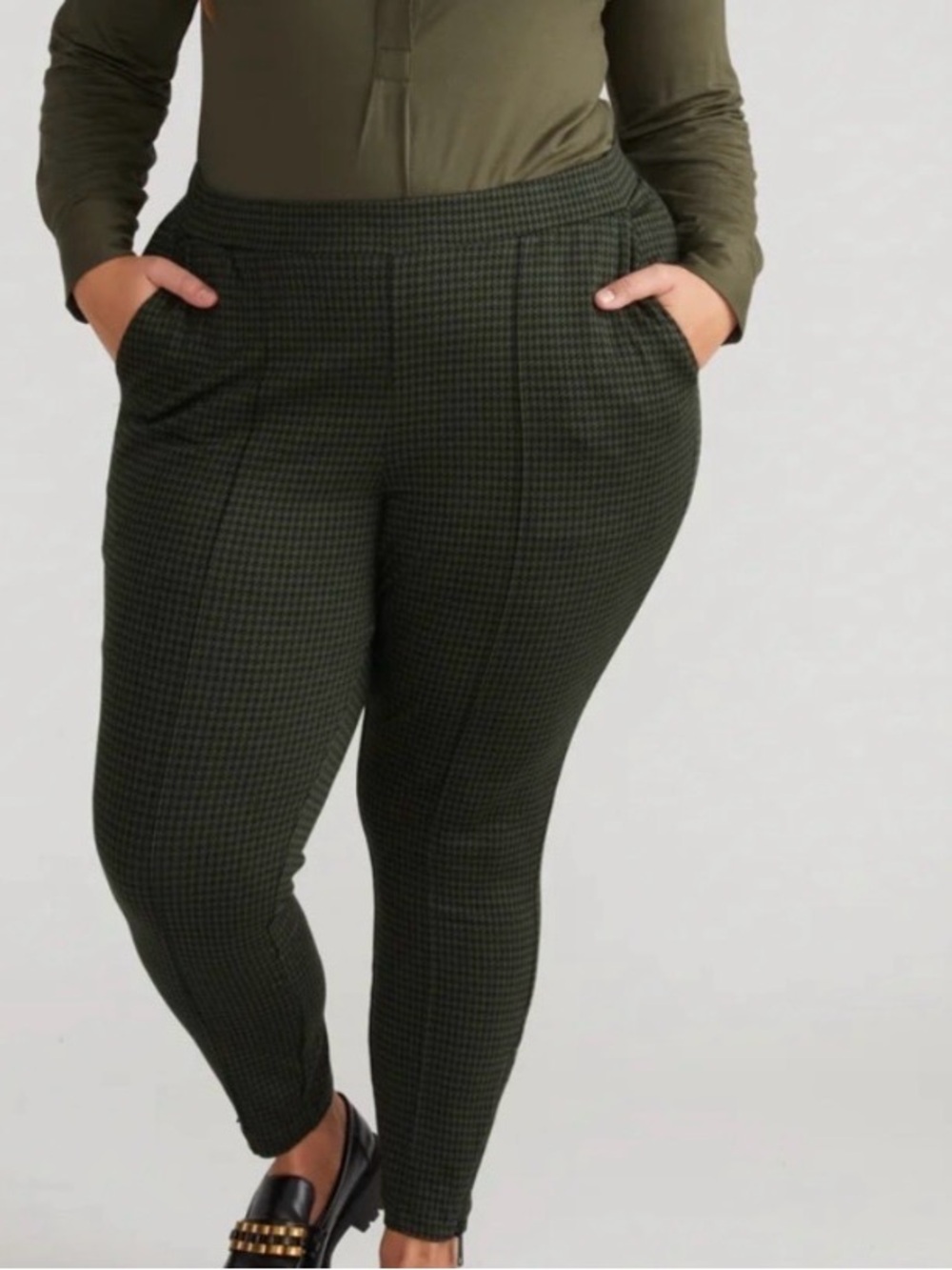 Universal standard Moro Pintuck Pocket Ponte Pants
Forest Houndstooth